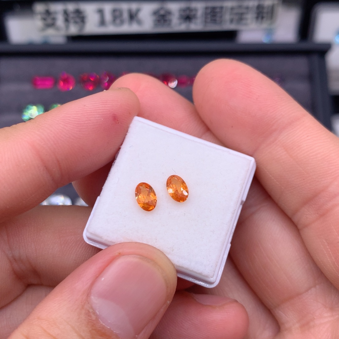 石榴石（芬达石）裸石2颗未镶嵌