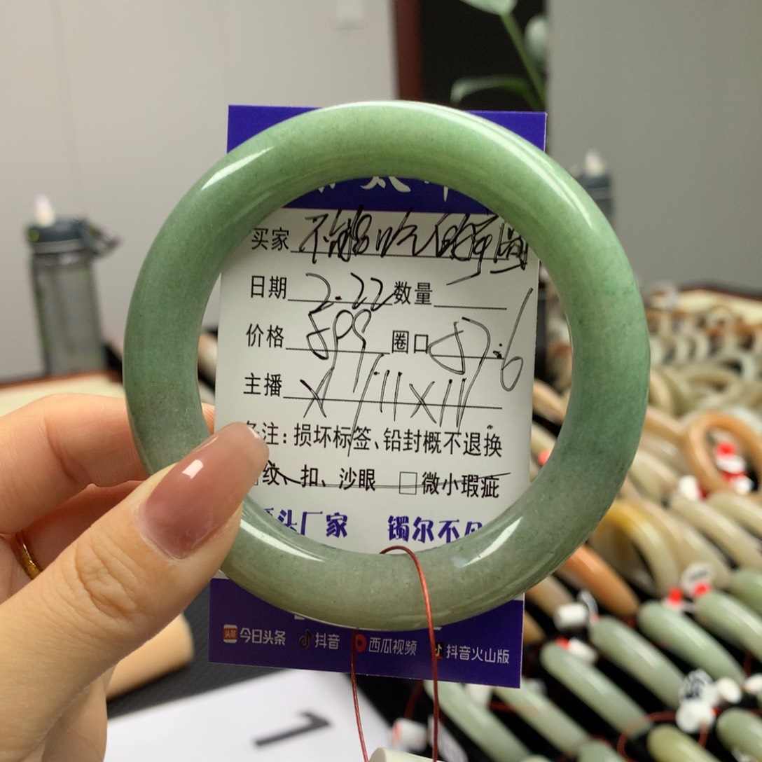 石英质玉手镯未镶嵌不****圆