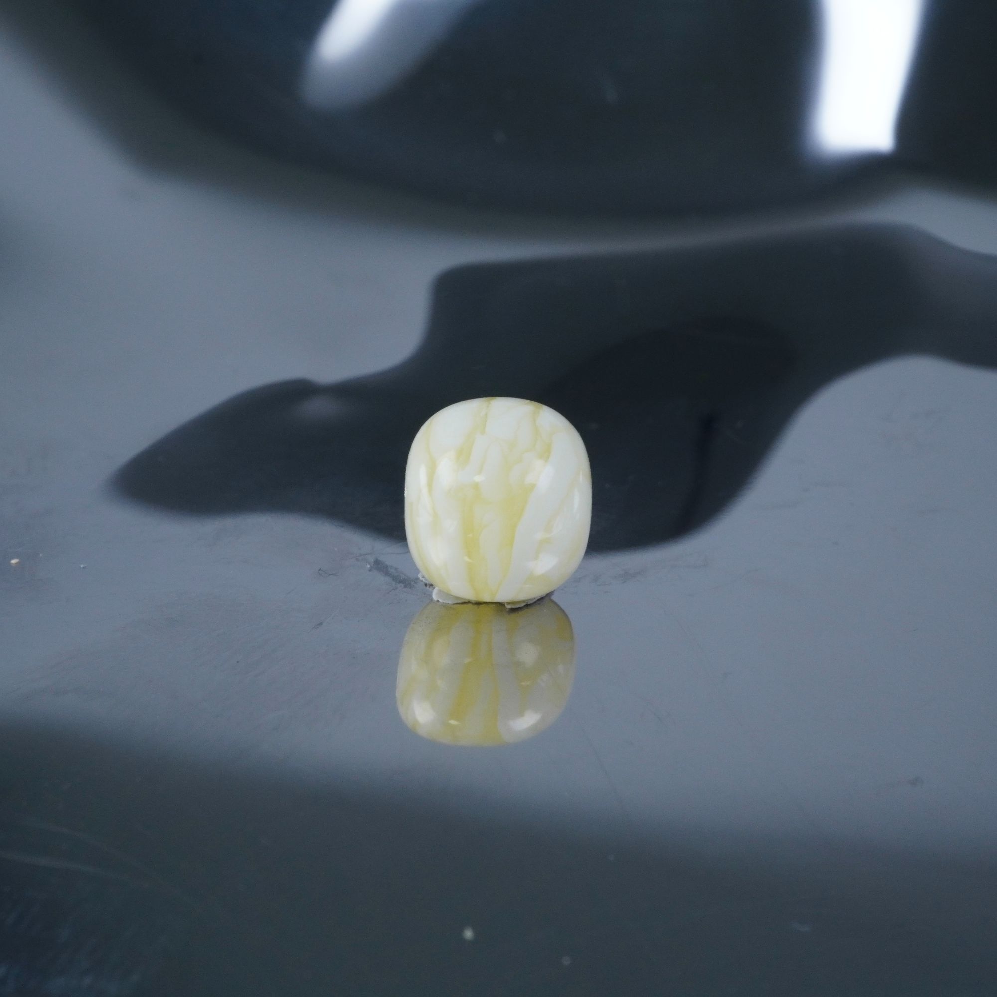 浓蜡金白花虎皮纹老型单珠尺寸8.6*7.8mm天然琥珀蜜蜡文玩配饰