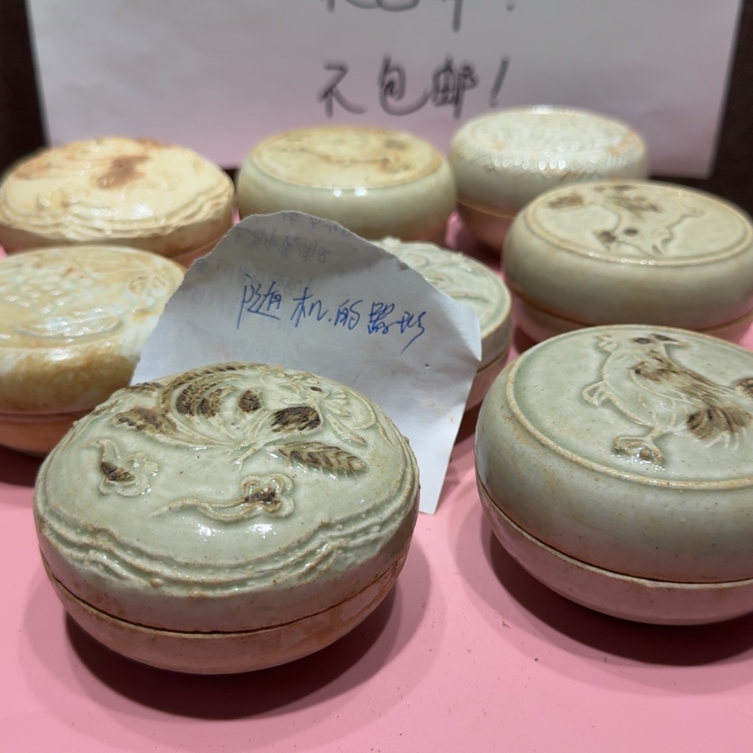 陶其他漂亮的小瓷瓶子