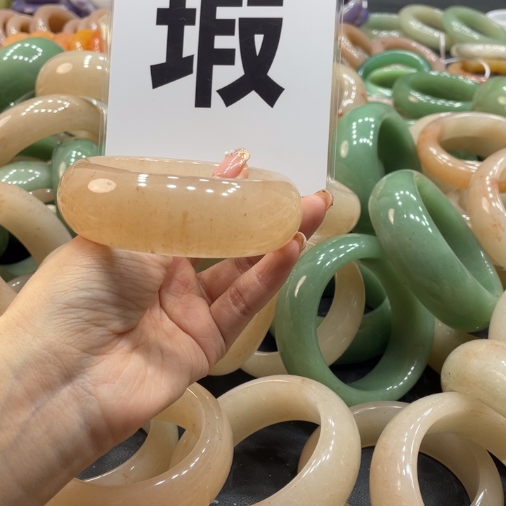 下***空石英质玉未镶嵌珠宝奇石60