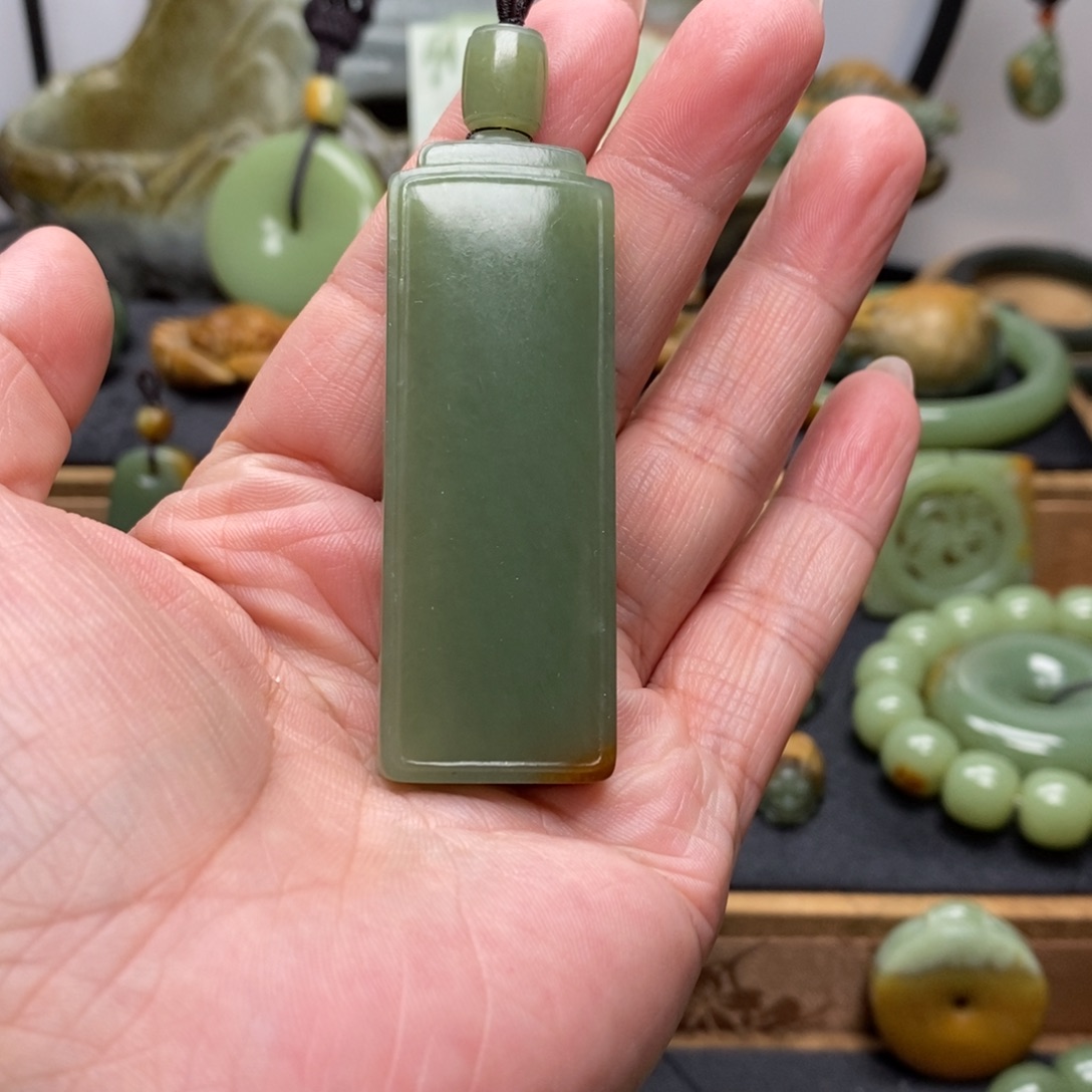 岫岩河磨玉（透闪石质玉）吊坠未镶嵌