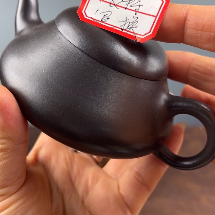 紫砂茶壶在干嘛你还