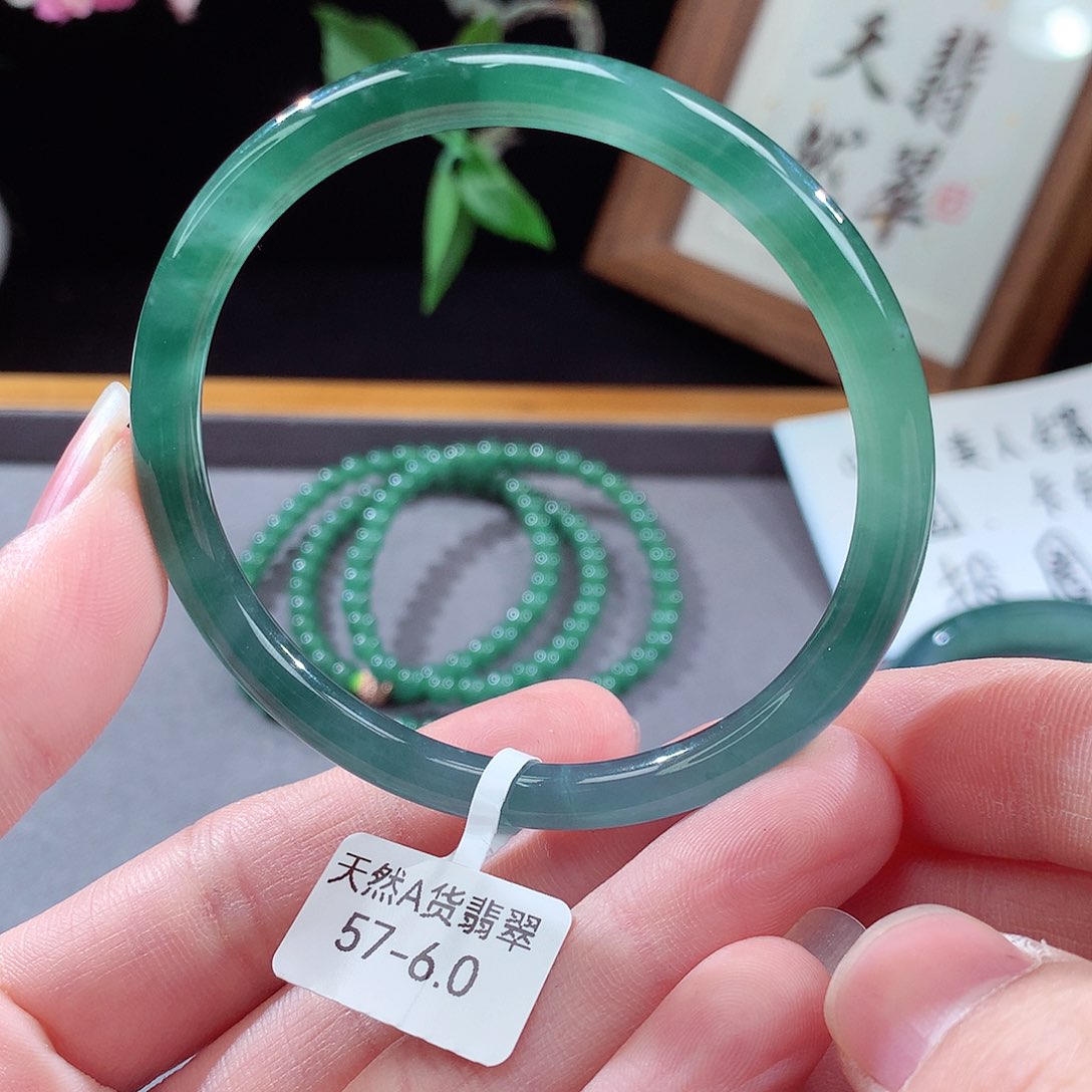 翡翠手镯（圆镯）未镶嵌