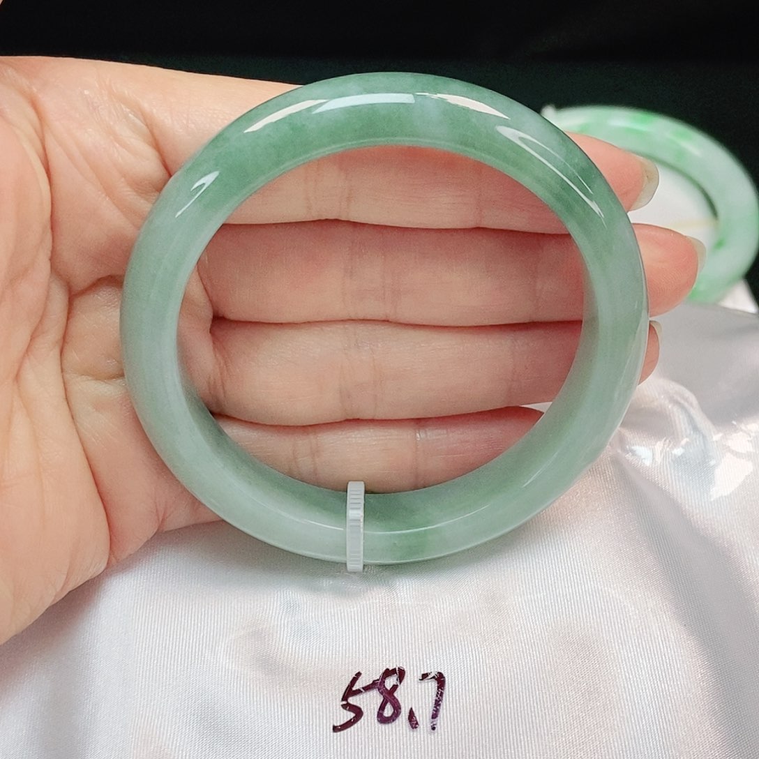 翡翠手镯未镶嵌正