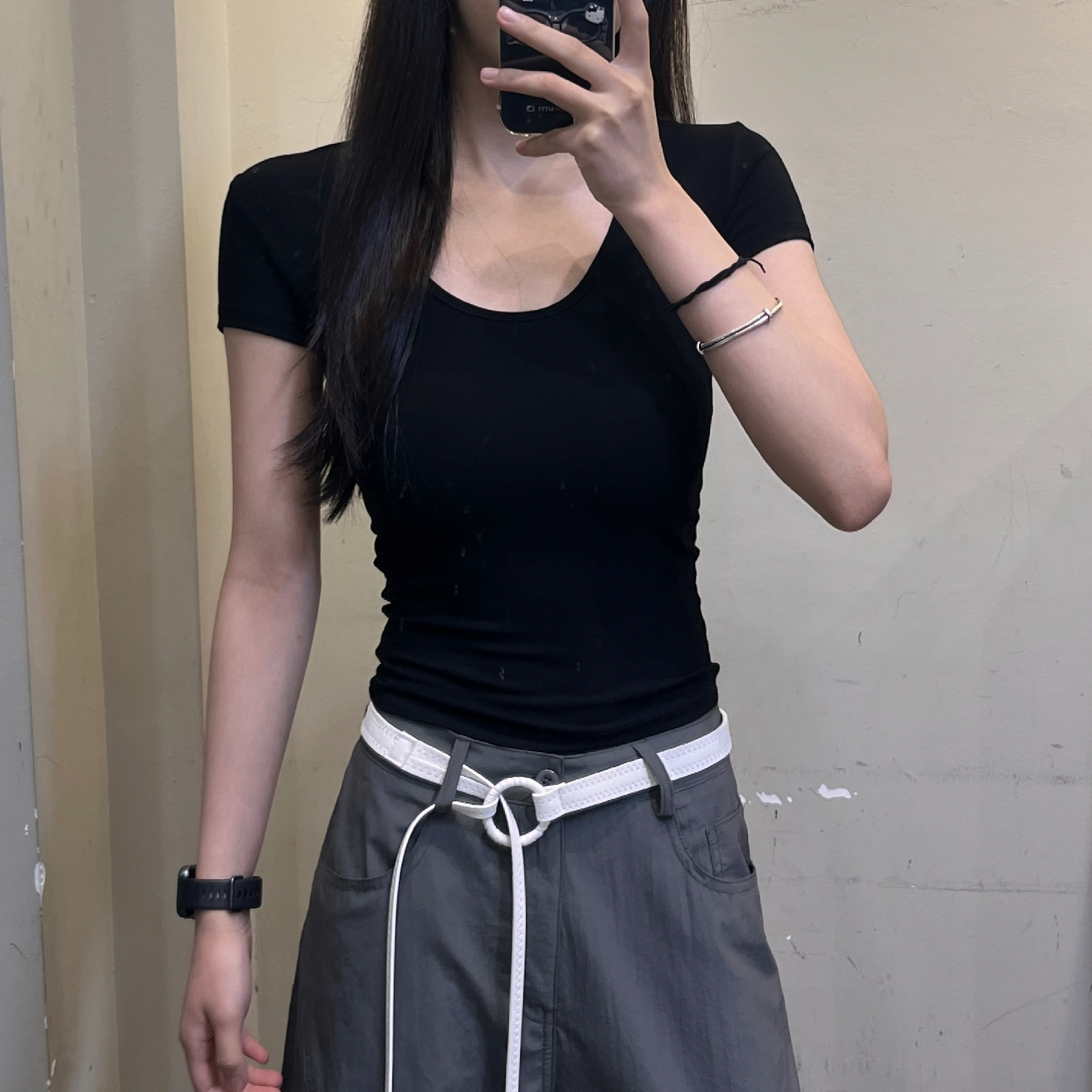 凡Fan【敲显瘦】纯色U领短袖t恤女修身正肩显瘦气质百搭上衣