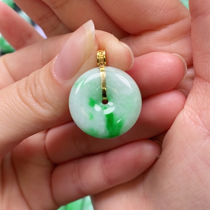 翡翠颈饰未镶嵌吊坠