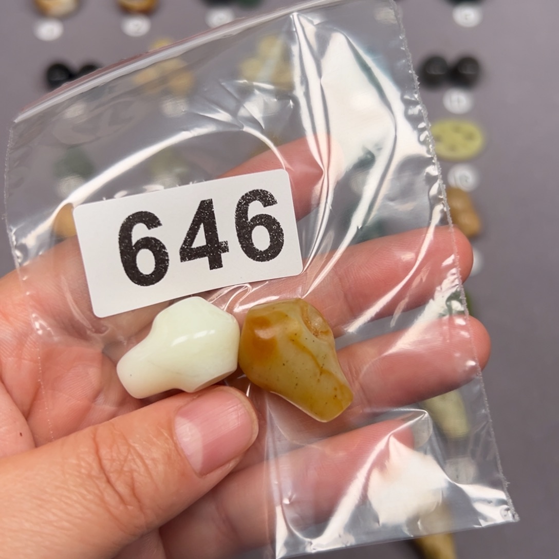 未镶嵌蛇纹石玉颈饰浮**寄微瑕不退不换