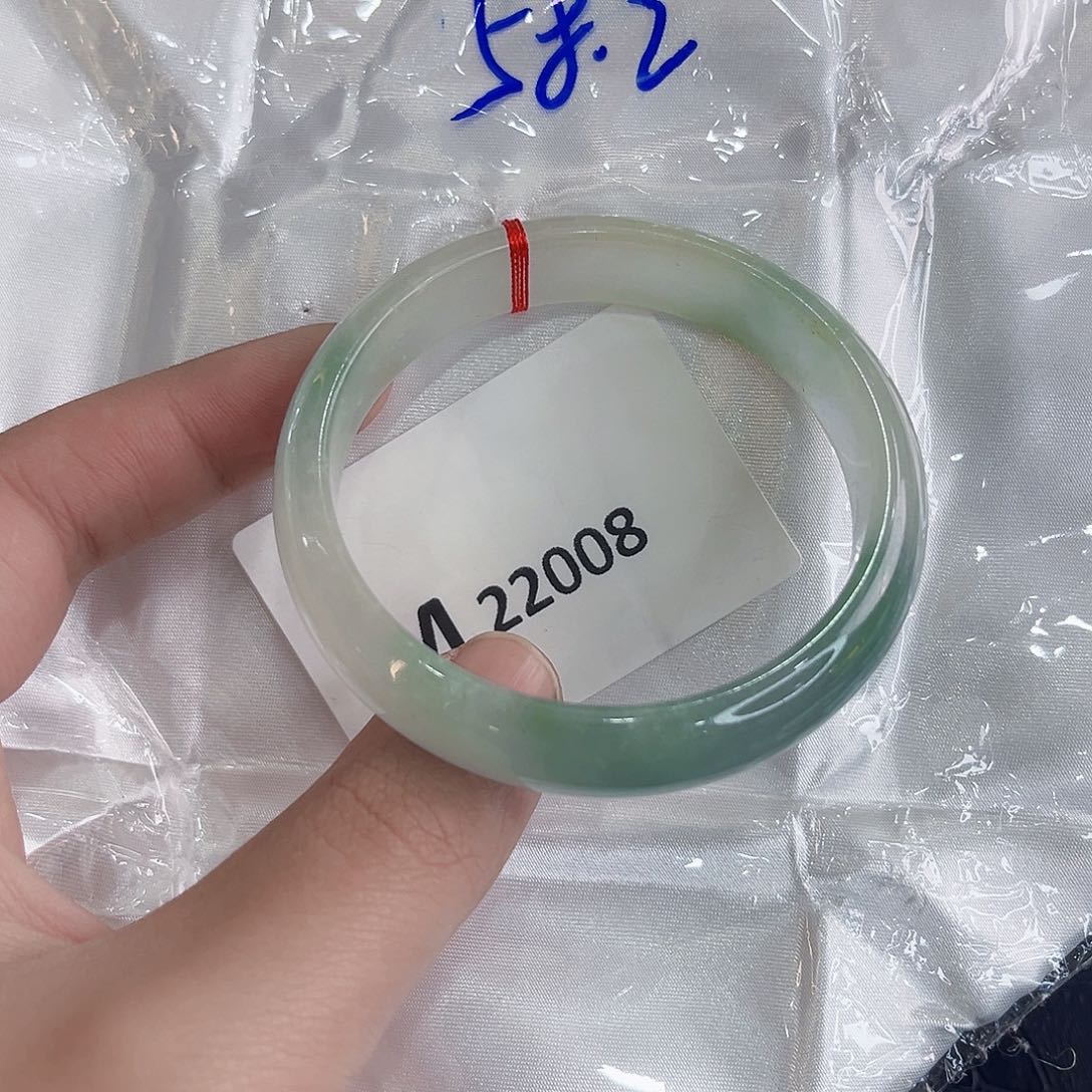 翡翠手镯未镶嵌多样性