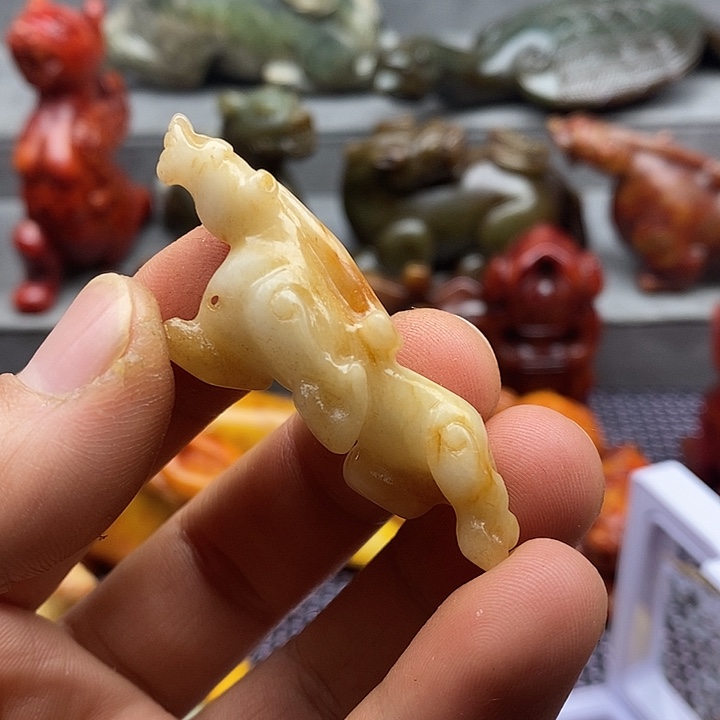 未镶嵌蛇纹石玉颈饰