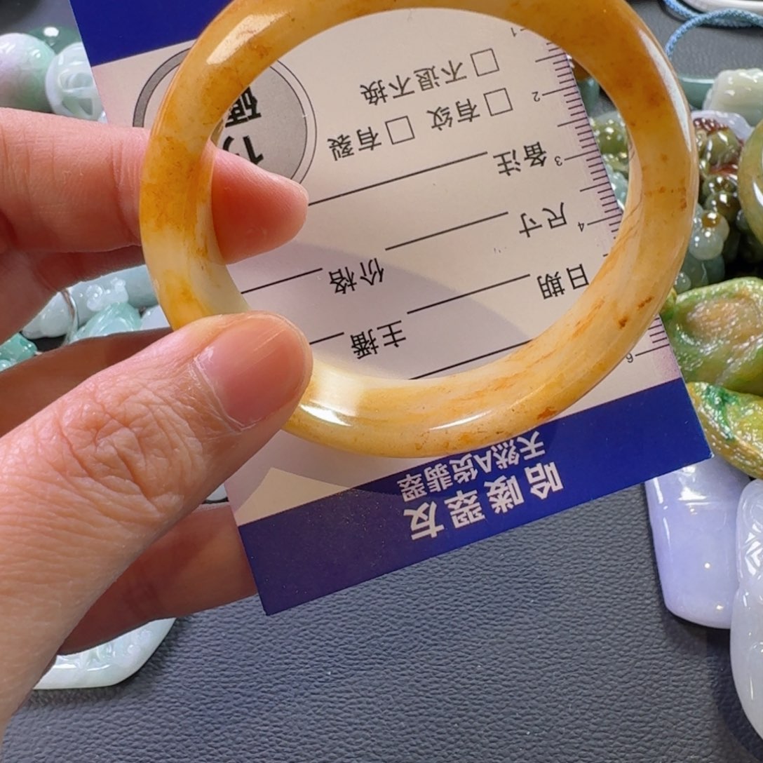 翡翠手镯未镶嵌花**?手镯