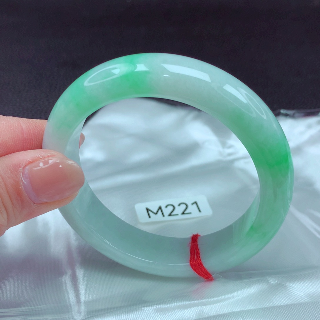 翡翠手镯未镶嵌手镯88