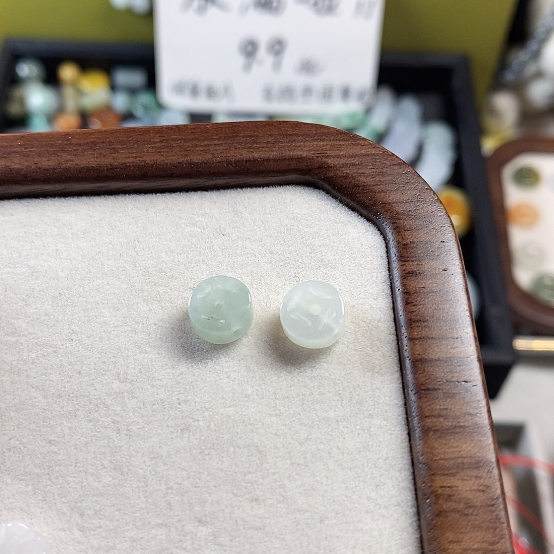 起***户翡翠未镶嵌颈饰小滴溜