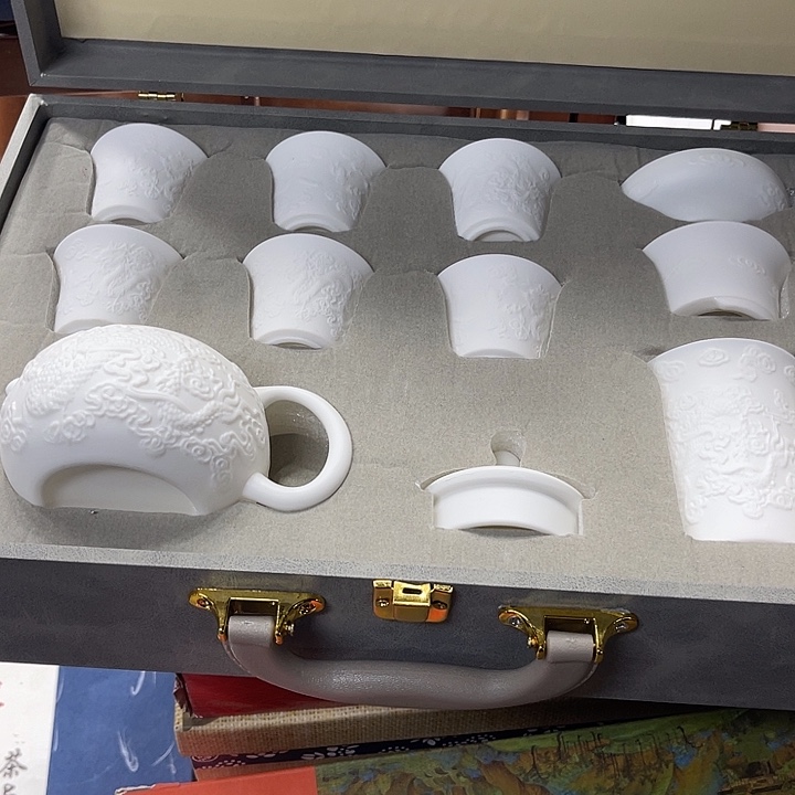 孤品茶具套装等。        