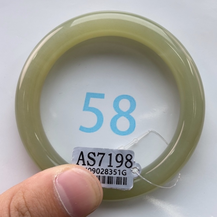 和田玉未镶嵌手镯艳*