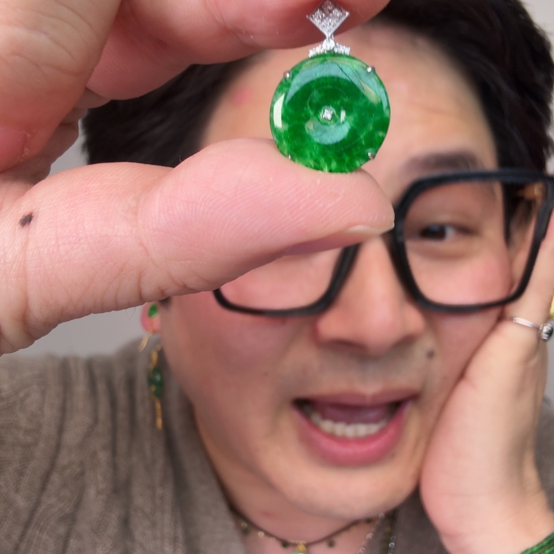 向***花翡翠18K金镶嵌颈饰一件