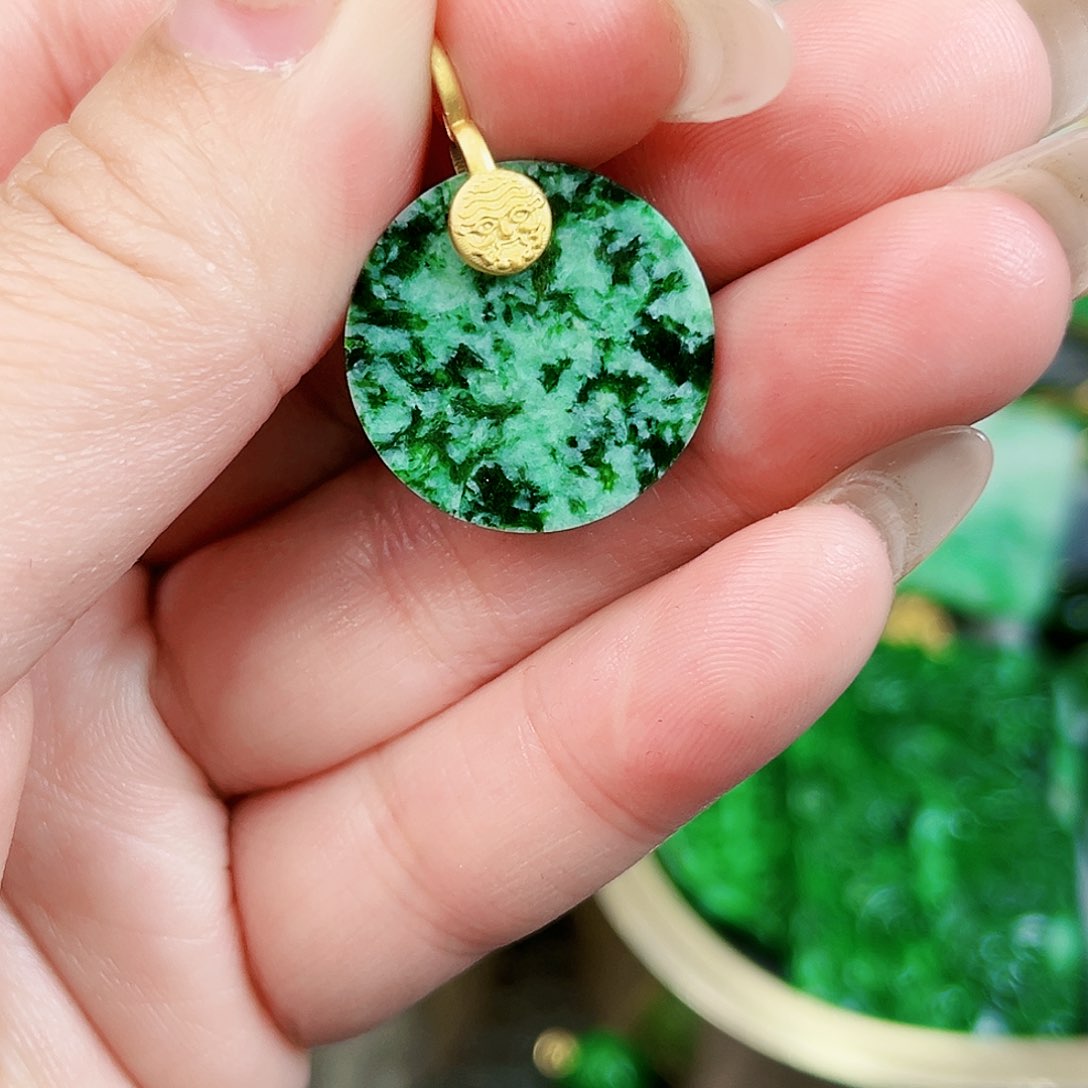 翡翠颈饰未镶嵌吊坠