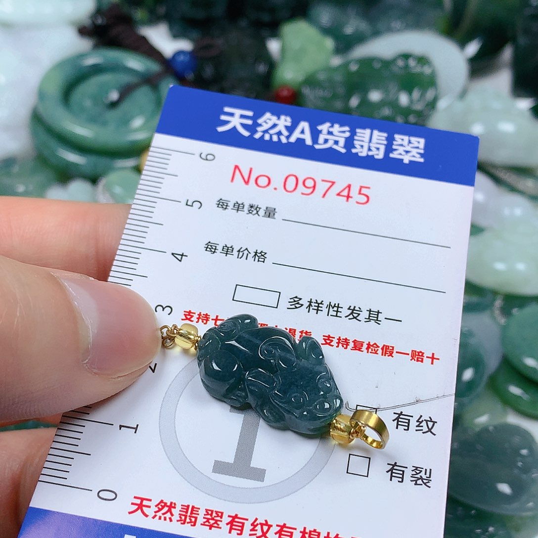 翡翠颈饰未镶嵌天然翡翠