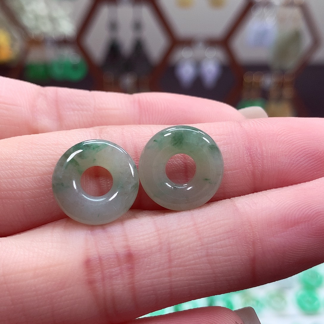 翡翠耳饰未镶嵌天然翡翠