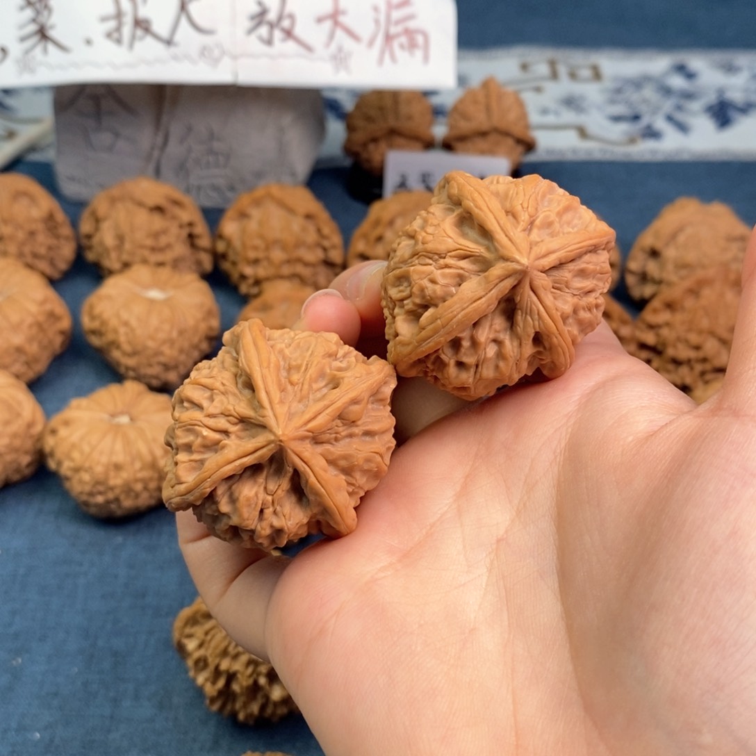 文玩核桃把件玉玺四棱
