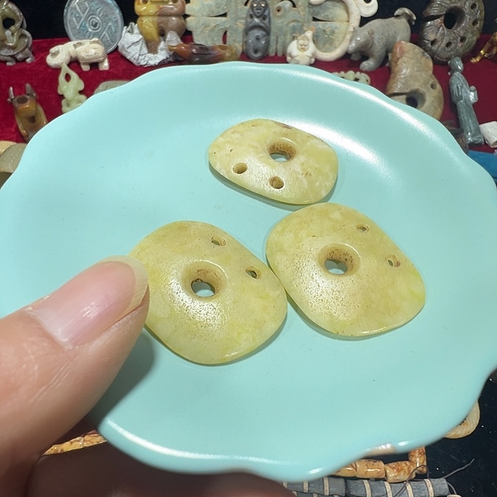 透闪石质玉未镶嵌挂件