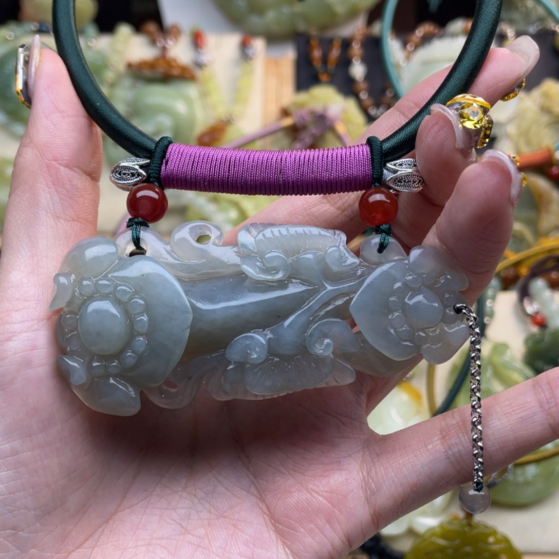 蛇纹石玉颈饰未镶嵌