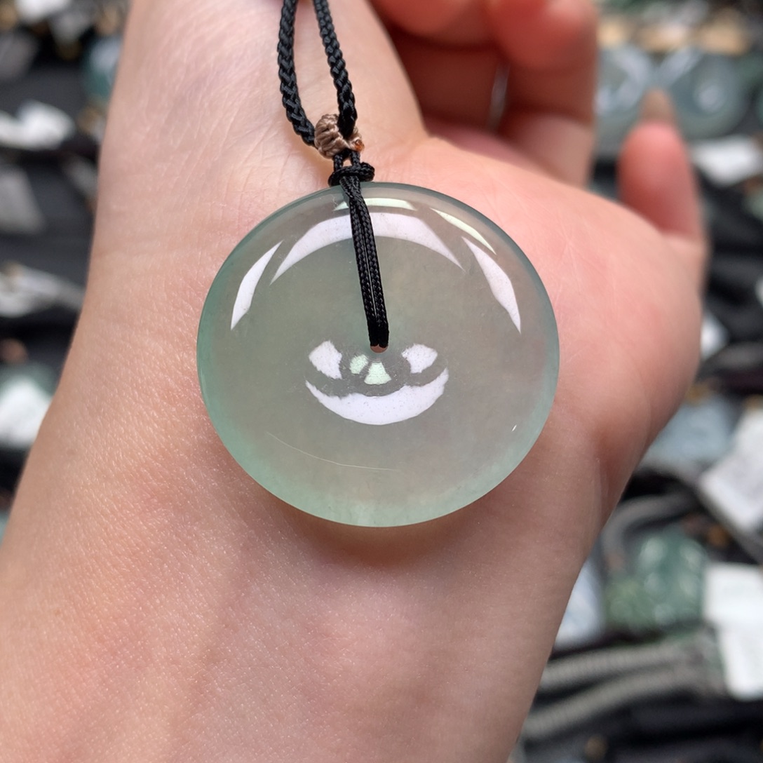 翡翠颈饰未镶嵌扣子