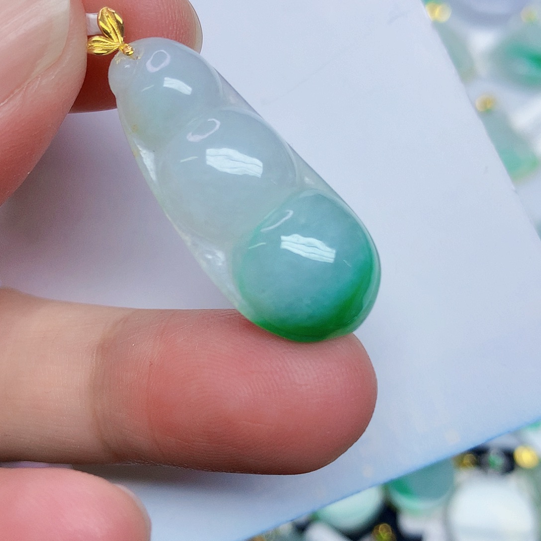 翡翠18K金镶嵌颈饰35678