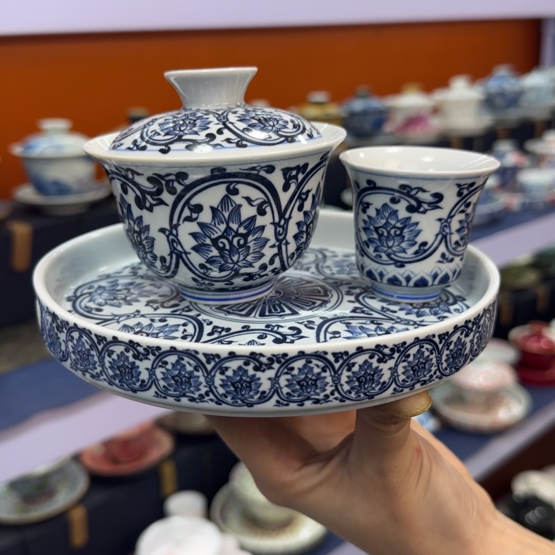 高温下的高温天气使人心情愉悦的