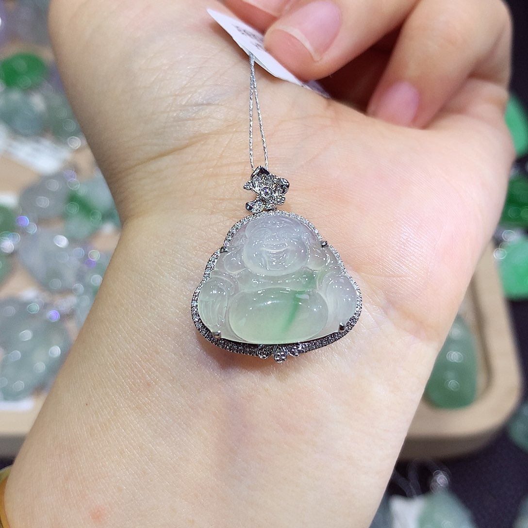 翡翠18K金镶嵌颈饰佛