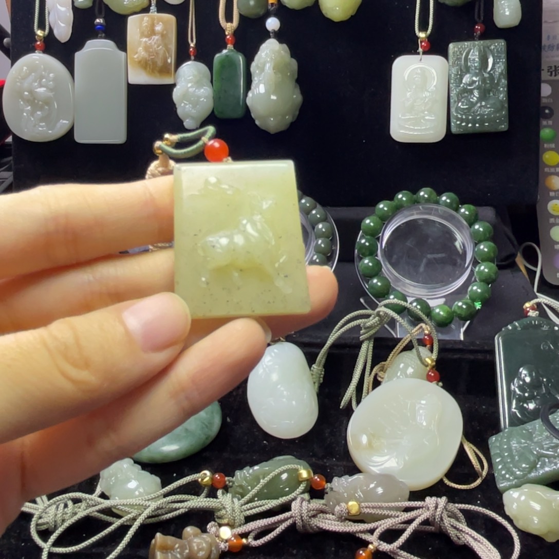 和田玉未镶嵌颈饰