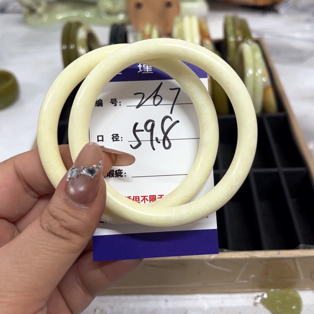 蛇纹石玉手镯未镶嵌