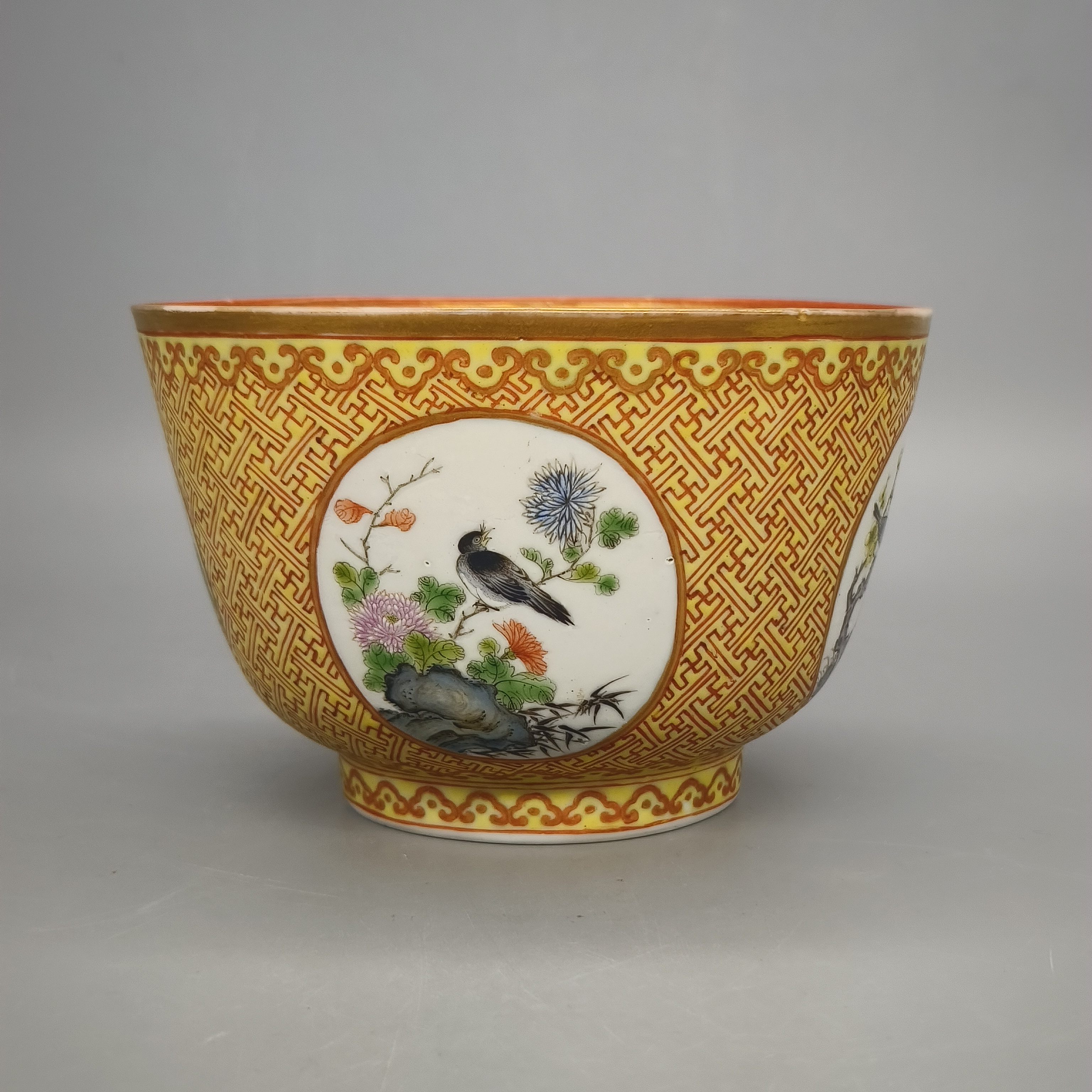 42501115*分链接2-1*清同治黄地粉彩花鸟纹盅式碗/瓷器四