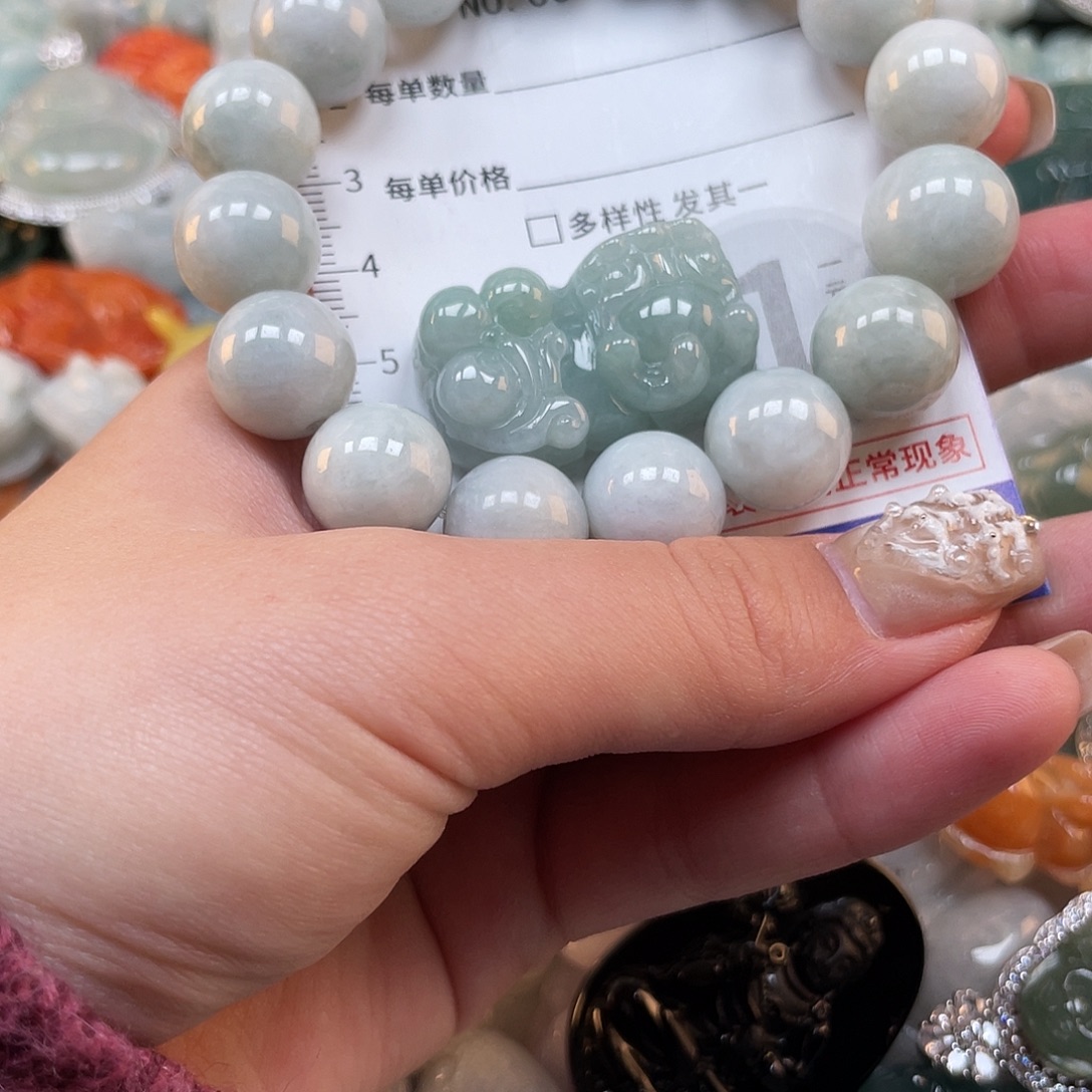 国***物翡翠未镶嵌颈饰185