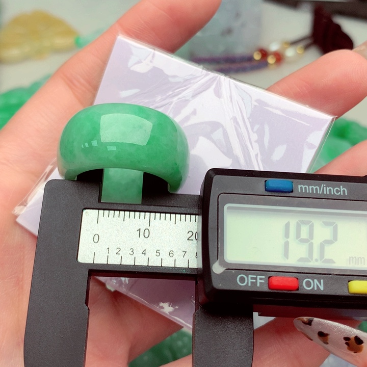 翡翠戒指未镶嵌戒指