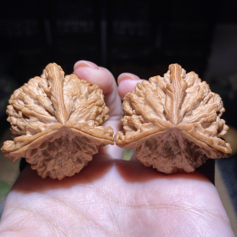 盘山三棱正奔文玩核桃手把件 40尺