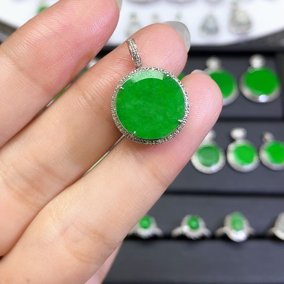 翡翠18K金镶嵌吊坠(不含链)