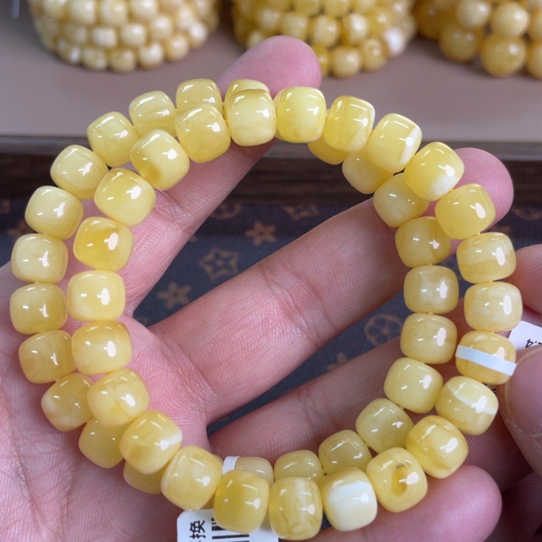 蜜蜡裸石未镶嵌118多样性发其一