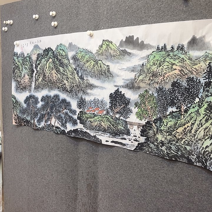 国画幸会被别人的眼光迷住