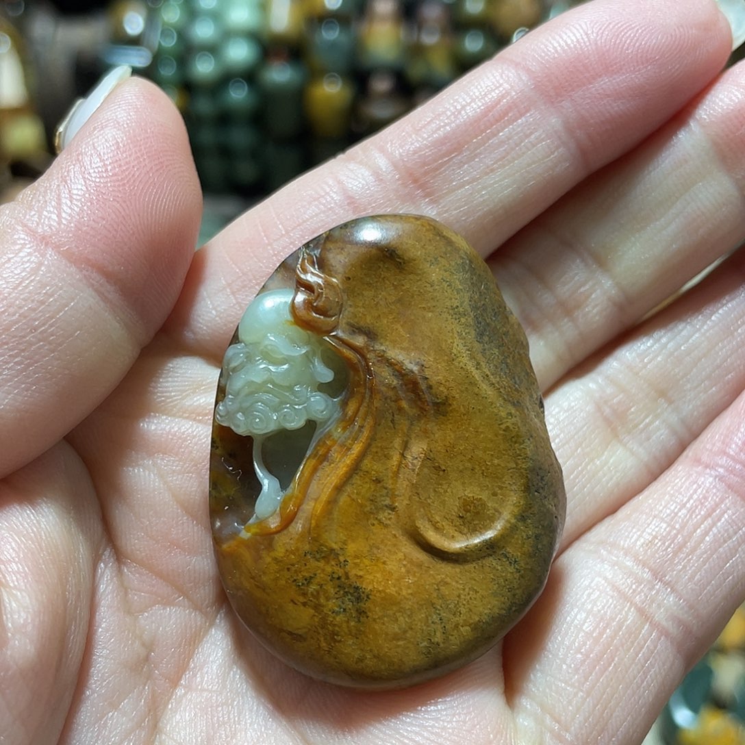 岫岩河磨玉（透闪石质玉）挂件未镶嵌很***人