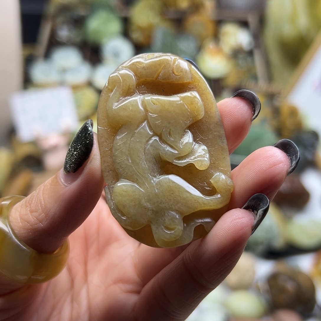 岫岩老玉（透闪石质玉）未镶嵌颈饰老玉糖貔貅