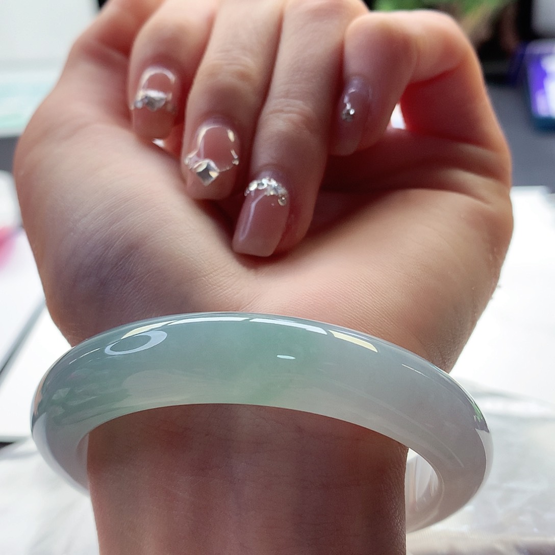 翡翠手镯未镶嵌天然翡翠55-56晴蓝水渐变色