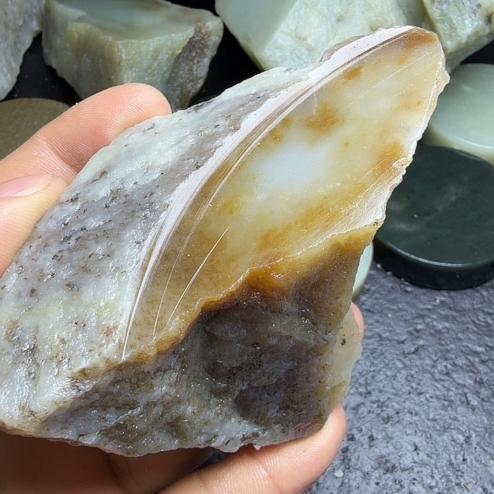 和田玉（糖玉）未镶嵌珠宝奇石