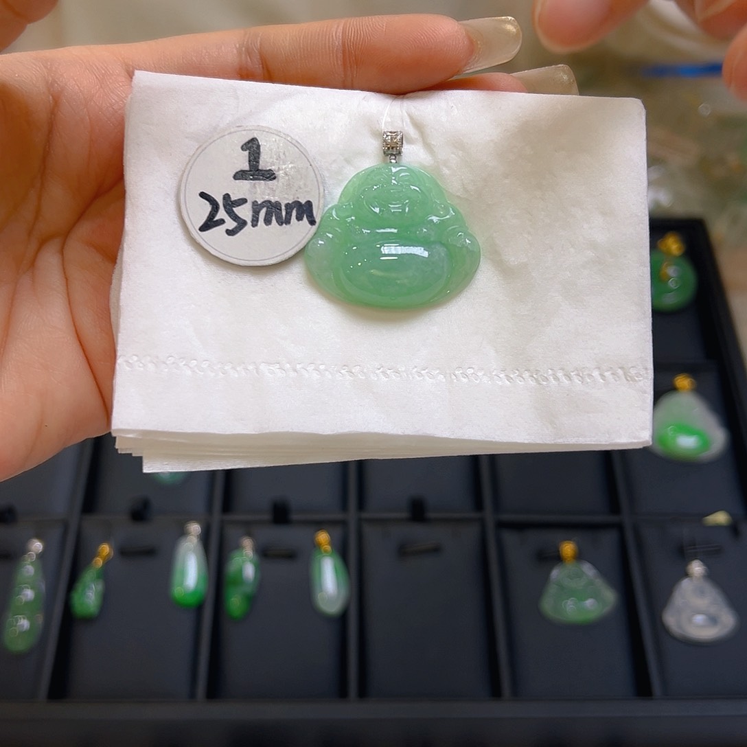 翡翠颈饰18K金镶嵌翡翠