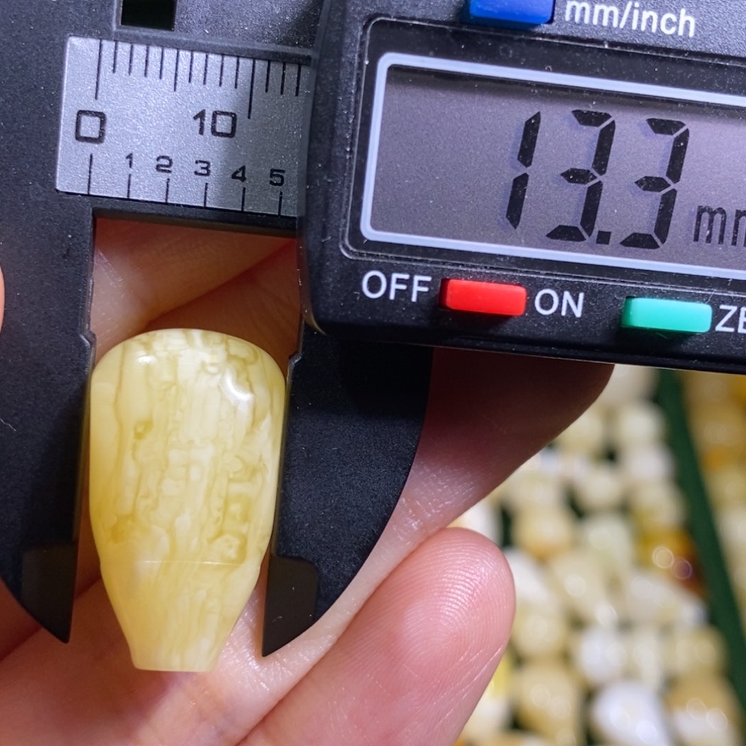 蜜蜡未镶嵌裸石配饰