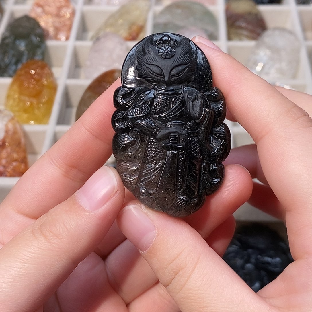 颈饰水晶未镶嵌黑发