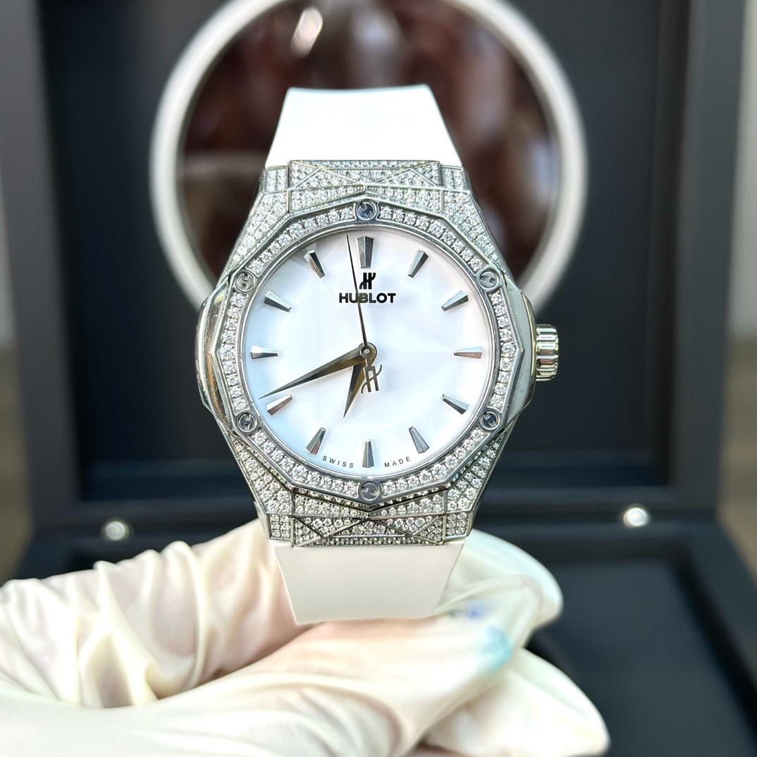 99新 Hublot/宇舶表 550/经典融合40/钛金属/原钻白盘/全套/22年
