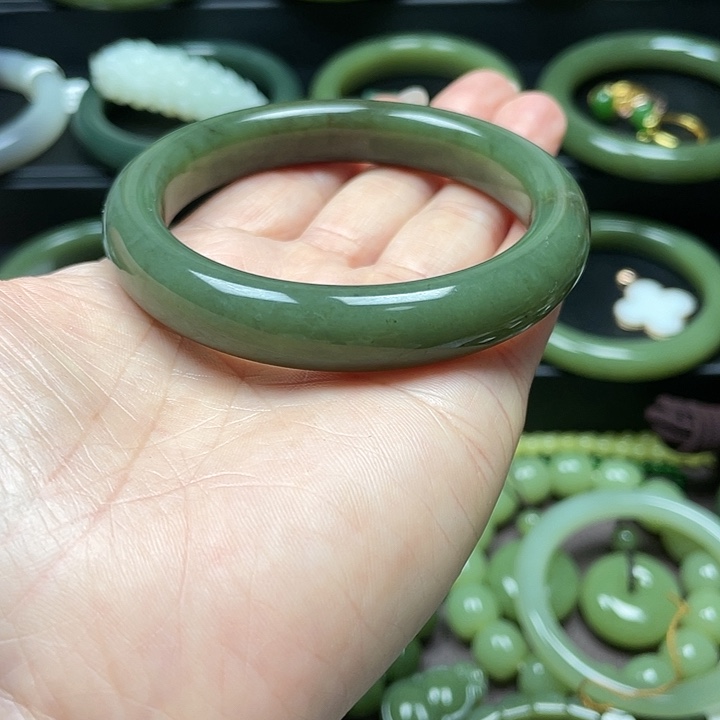 和田玉未镶嵌手镯