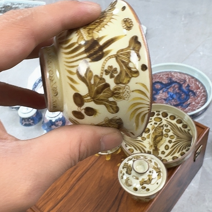 杯釉里金鱼藻主人杯