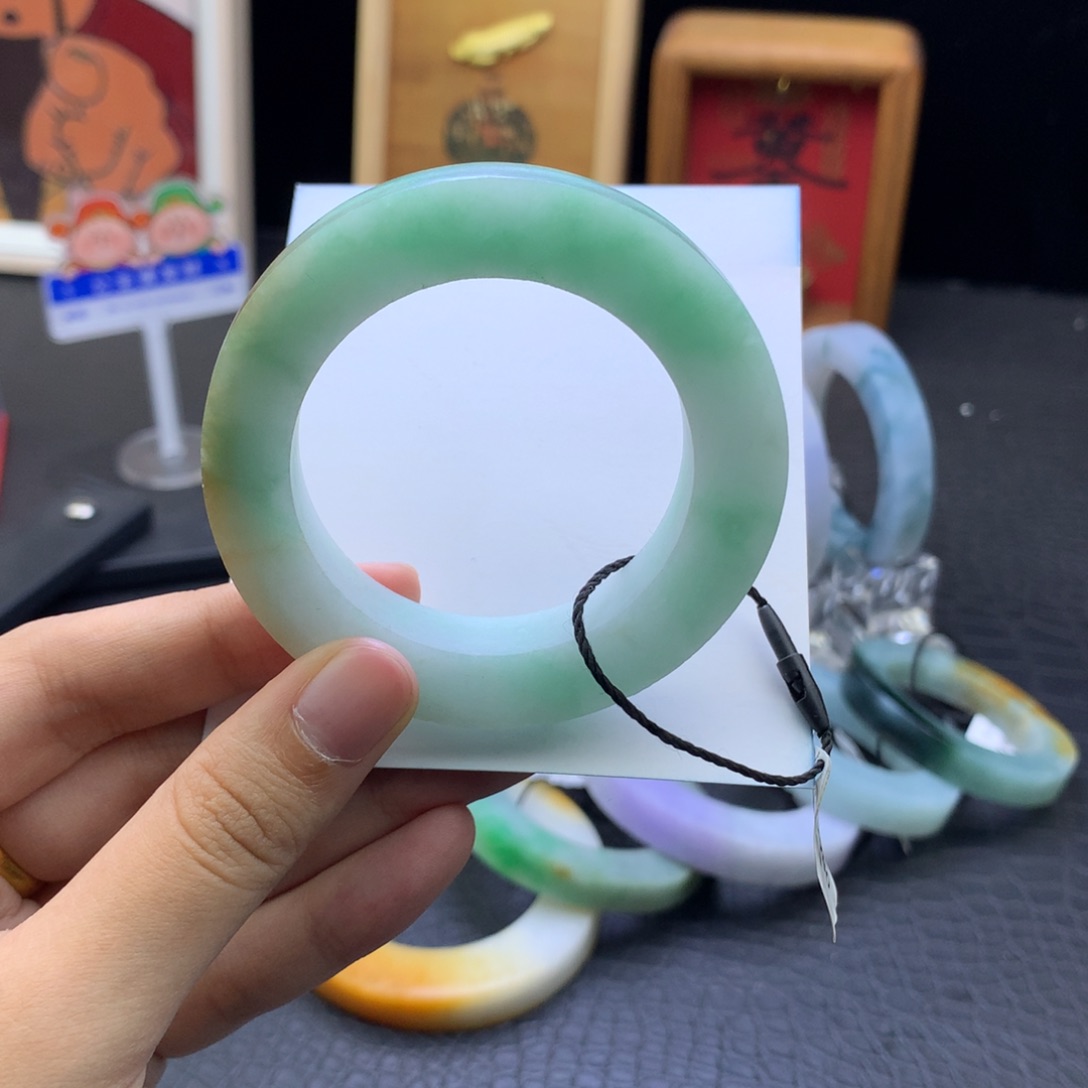 定制翡翠未镶嵌翡翠手镯